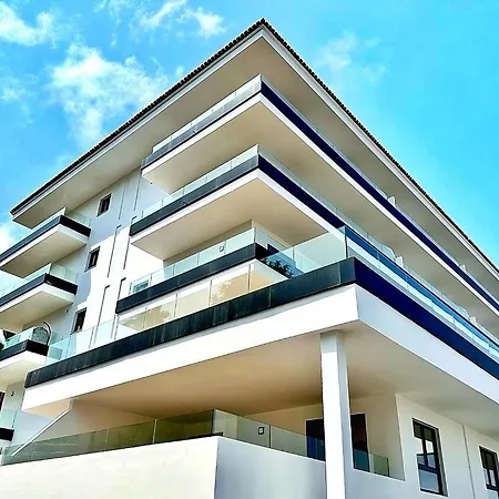 Modern Oasis - Pool, Gym & Tennis Apartamento
