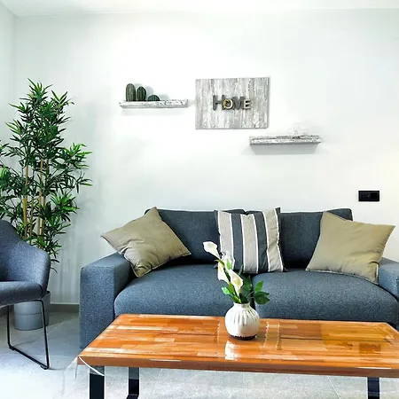 Modern Oasis - Pool, Gym & Tennis Apartamento