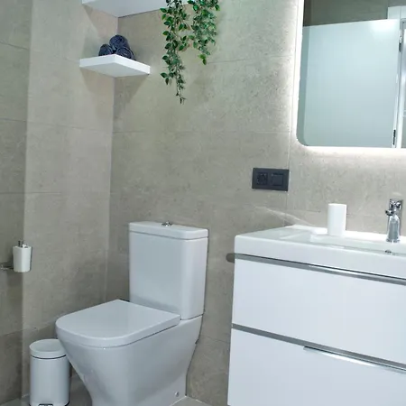 Modern Oasis - Pool, Gym & Tennis Apartamento