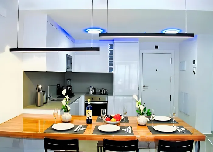 Modern Oasis - Pool, Gym & Tennis