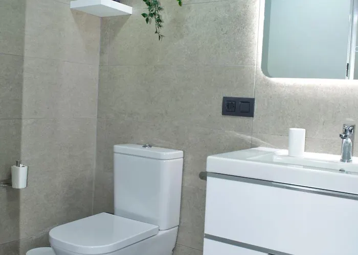 Modern Oasis - Pool, Gym & Tennis Apartmán