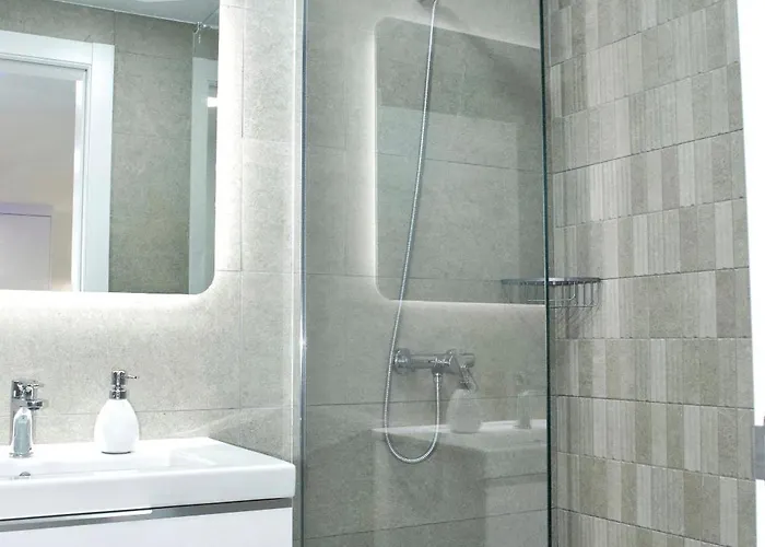 Modern Oasis - Pool, Gym & Tennis *